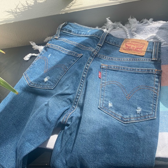 Levi’s Wedgie Skinny Jeans - Picture 4 of 8